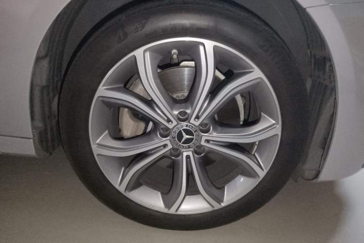 Used Mercedes-Benz E-Class 2021 Restyled E 300 L Sport Luxury Edition Right Front Wheel Hub