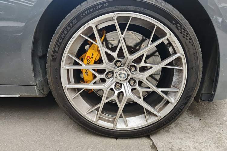 Used Mercedes-Benz E-Class 2021 E 300 L Sporty and Stylish Model Right Front Wheel Hub