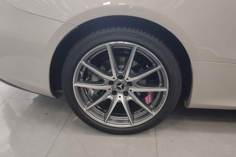 Used Mercedes-Benz E-Class 2021 E 260 Coupe Right Rear Wheel Hub
