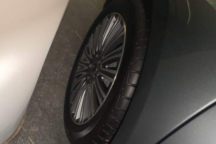 Used Mercedes-Benz E-Class 2021 Restyled E 300 L Luxury Edition Right Rear Wheel Hub
