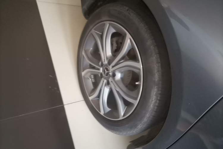 Used Mercedes-Benz E-Class 2021 E 300 L Sporty and Stylish Model Right Rear Wheel Hub