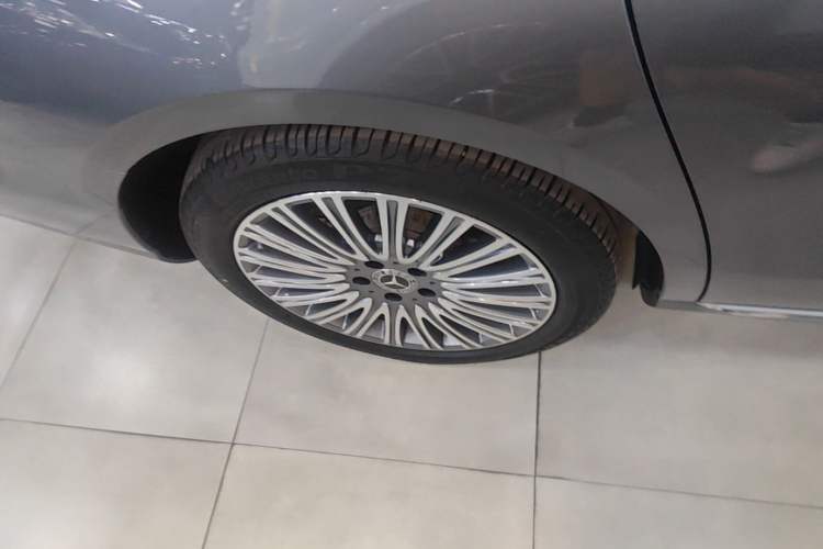 Used Mercedes-Benz E-Class 2021 E 300 L Stylish Model Right Rear Wheel Hub
