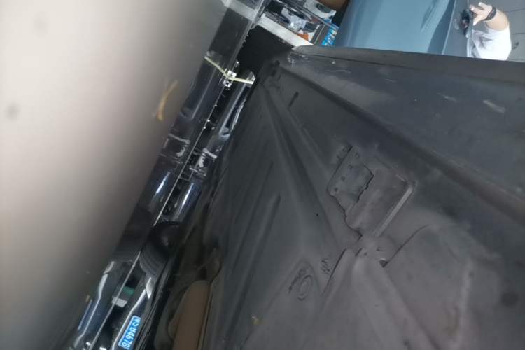 Used Mercedes-Benz E-Class 2021 E 300 L Sporty and Stylish Model Right Side Sill