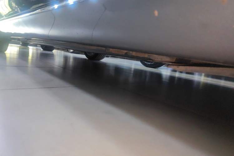 Used Mercedes-Benz E-Class 2021 E 300 L Stylish Model Right Side Sill