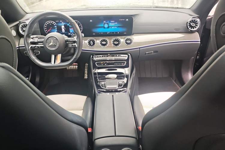 Used Mercedes-Benz E-Class 2021 Facelift E 260 4MATIC Coupe Center Console