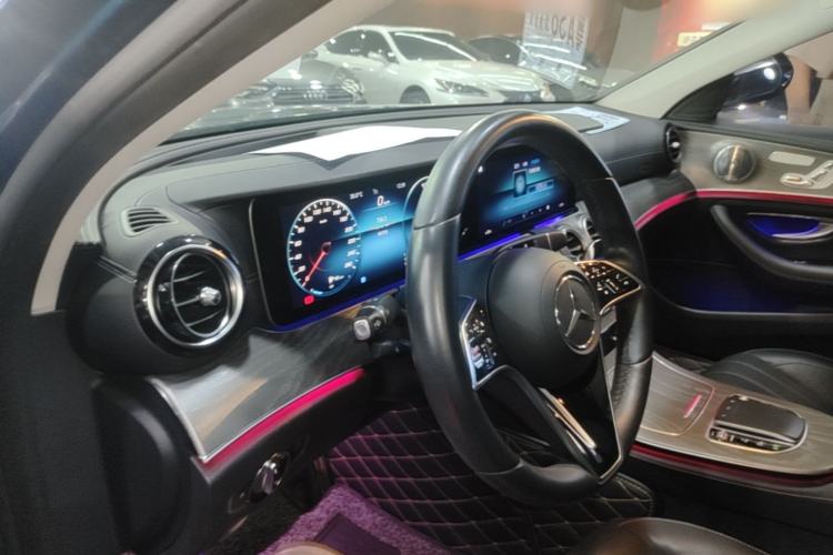Used Mercedes-Benz E-Class 2021 E 300 L Premium Edition Center Console