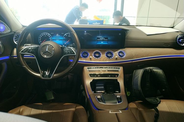 Used Mercedes-Benz E-Class 2021 Restyled E 300 L Luxury Edition Center Console