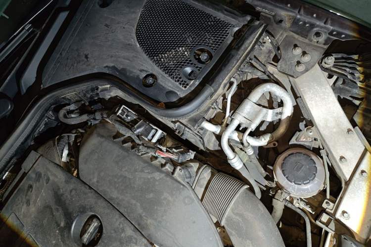 Used Mercedes-Benz E-Class 2021 E 260 Coupe Engine Bay Left