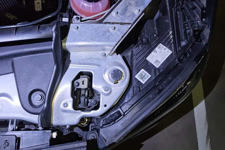 Used Mercedes-Benz E-Class 2021 E 260 Coupe Engine Bay Left