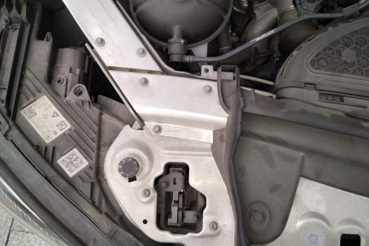Used Mercedes-Benz E-Class 2021 Restyled E 260 4MATIC Convertible Coupe Engine Bay Right