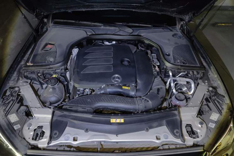 Used Mercedes-Benz E-Class 2021 E 260 Coupe Engine Bay
