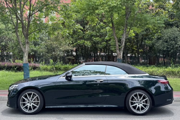 Used Mercedes-Benz E-Class 2021 Restyled E 260 4MATIC Convertible Coupe Exterior 2