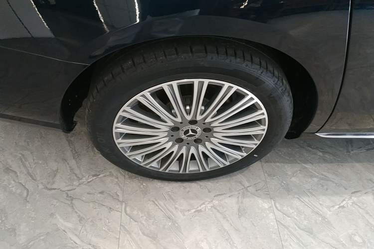 Used Mercedes-Benz E-Class 2021 Restyled E 300 L Luxury Edition Exterior 5