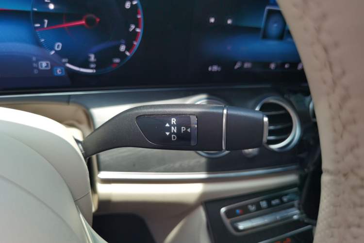 Used Mercedes-Benz E-Class 2021 Restyled E 300 L Sport Premium Edition Gear Lever