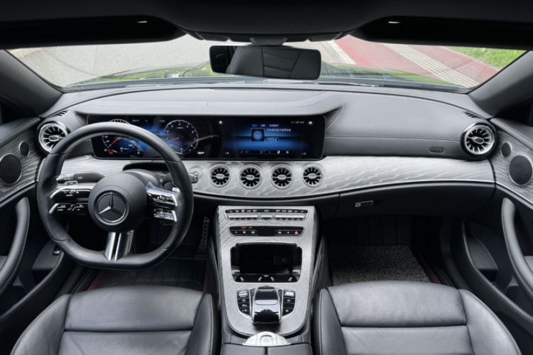 Used Mercedes-Benz E-Class 2021 Restyled E 260 4MATIC Convertible Coupe Interior 1