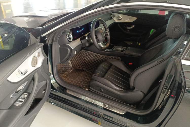 Used Mercedes-Benz E-Class 2021 Facelift E 260 Coupe Interior 3
