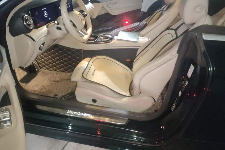 Used Mercedes-Benz E-Class 2021 E 260 Convertible Coupe Interior 3