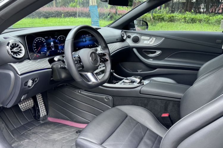 Used Mercedes-Benz E-Class 2021 Restyled E 260 4MATIC Convertible Coupe Interior 3
