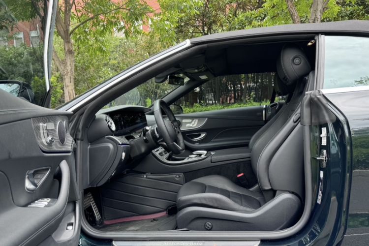 Used Mercedes-Benz E-Class 2021 Restyled E 260 4MATIC Convertible Coupe Interior 4