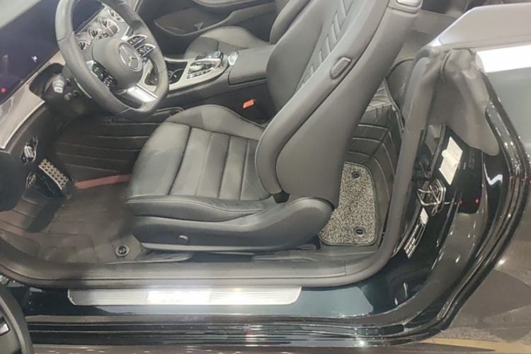 Used Mercedes-Benz E-Class 2021 Restyled E 260 4MATIC Convertible Coupe Interior 5