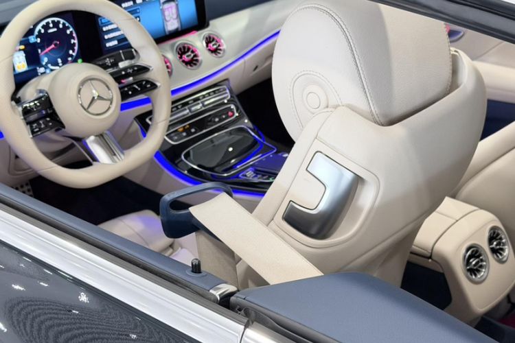 Used Mercedes-Benz E-Class 2021 Facelift E 260 Coupe Interior 8