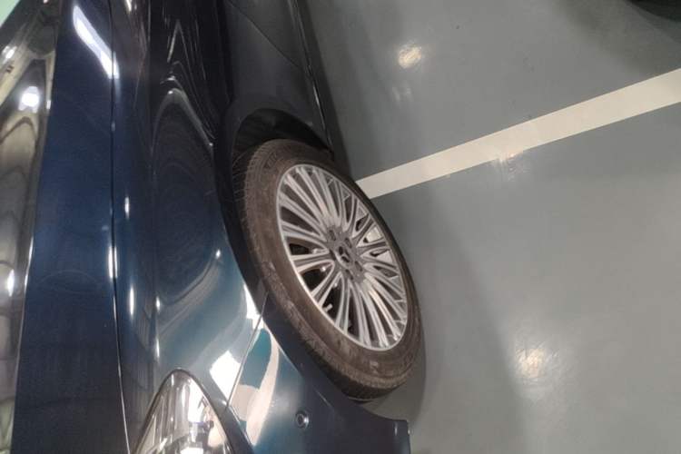 Used Mercedes-Benz E-Class 2021 E 300 L Premium Edition Left Front Wheel Hub