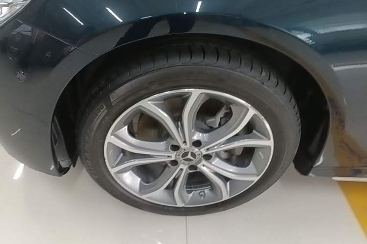 Used Mercedes-Benz E-Class 2021 Restyled E 300 L Sporty and Stylish Edition Left Front Wheel Hub