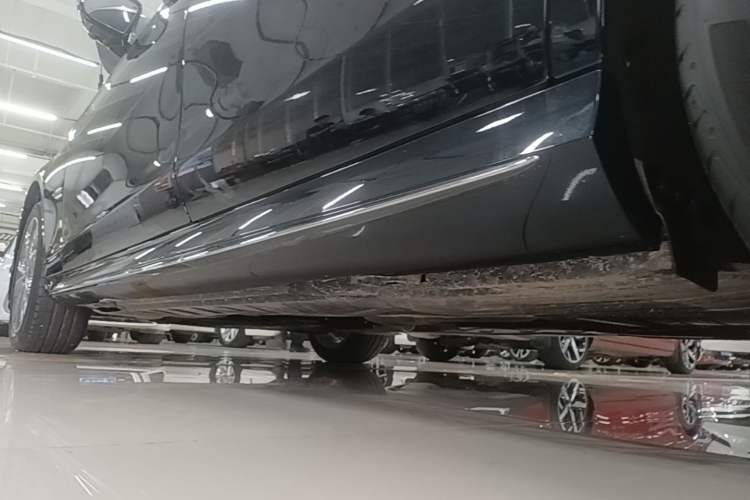 Used Mercedes-Benz E-Class 2021 Restyled E 300 L Sporty and Stylish Edition Left Side Sill