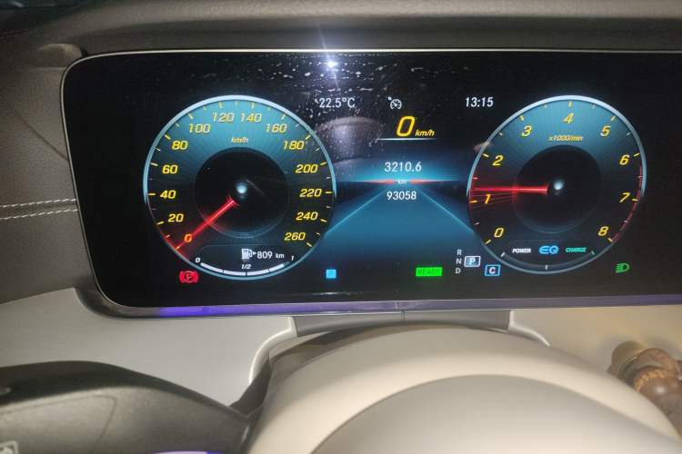 Used Mercedes-Benz E-Class 2021 E 260 Convertible Coupe Odometer Close Up