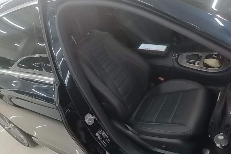Used Mercedes-Benz E-Class 2021 Restyled E 300 L Sporty and Stylish Edition Right Front Seat