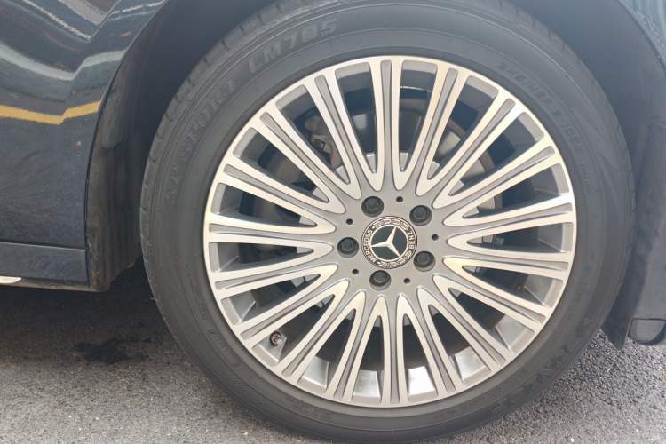 Used Mercedes-Benz E-Class 2021 E 300 L Sporty and Stylish Model Right Front Wheel Hub