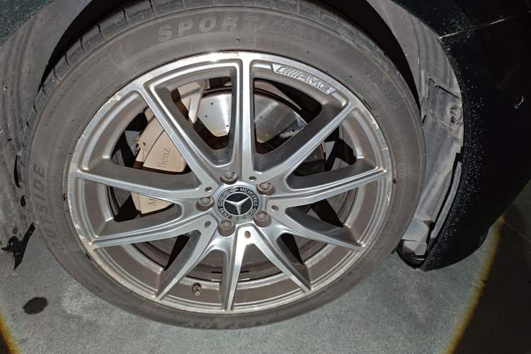Used Mercedes-Benz E-Class 2021 E 260 Coupe Right Front Wheel Hub