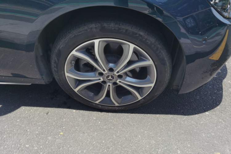 Used Mercedes-Benz E-Class 2021 Restyled E 300 L Sport Premium Edition Right Front Wheel Hub