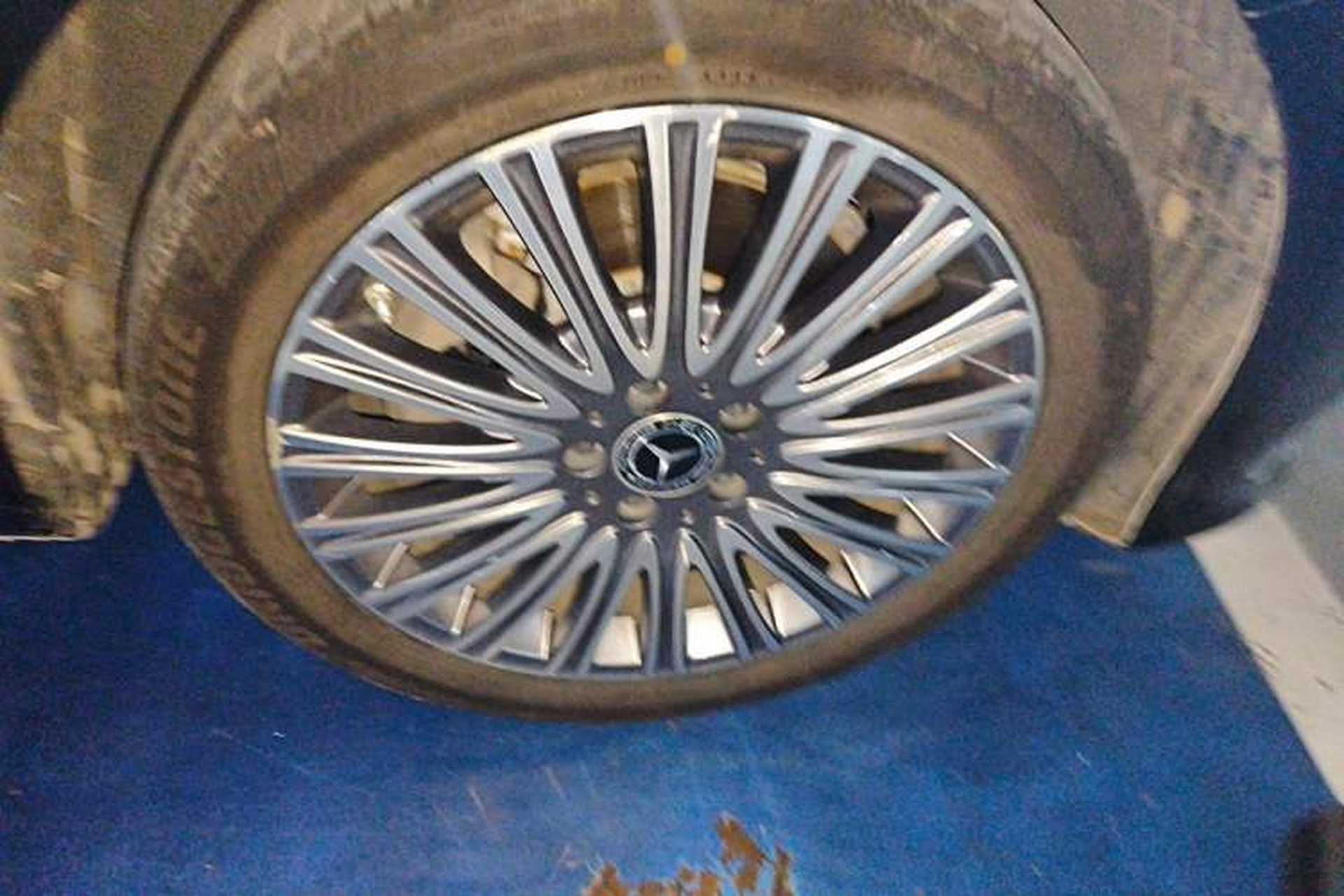 Used Mercedes-Benz E-Class 2021 Restyled E 300 L Luxury Edition Right Front Wheel Hub