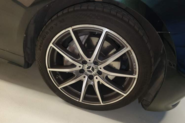 Used Mercedes-Benz E-Class 2021 Facelift E 260 Coupe Right Front Wheel Hub