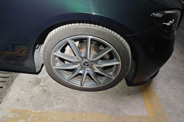 Used Mercedes-Benz E-Class 2021 E 260 Coupe Right Front Wheel Hub