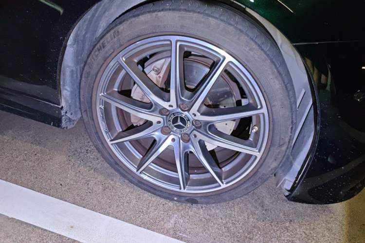 Used Mercedes-Benz E-Class 2021 E 260 Coupe Right Front Wheel Hub