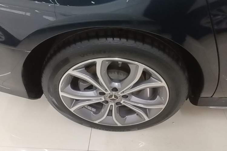 Used Mercedes-Benz E-Class 2021 Restyled E 300 L Sporty and Stylish Edition Right Rear Wheel Hub