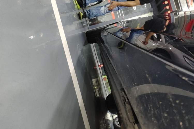 Used Mercedes-Benz E-Class 2021 E 300 L Premium Edition Right Side Sill
