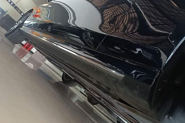 Used Mercedes-Benz E-Class 2021 E 300 L Sporty and Stylish Model Right Side Sill