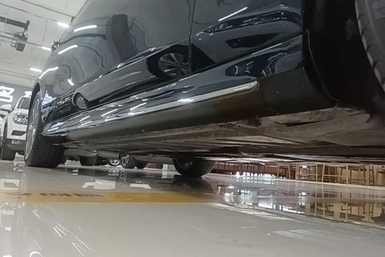 Used Mercedes-Benz E-Class 2021 Restyled E 300 L Sporty and Stylish Edition Right Side Sill