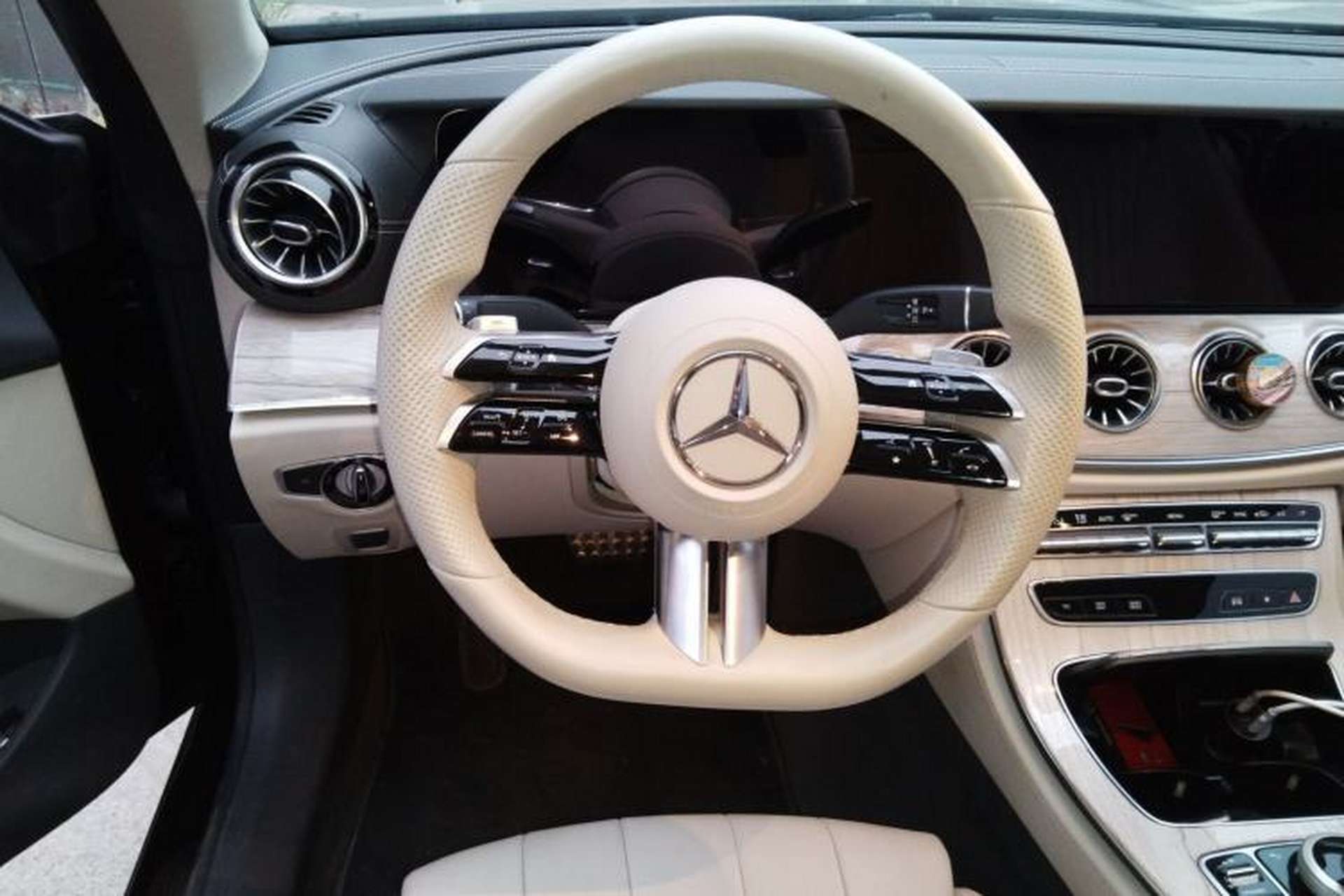 Used Mercedes-Benz E-Class 2021 Restyled E 260 4MATIC Convertible Coupe Steering Wheel
