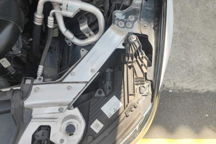 Used Mercedes-Benz E-Class 2021 E 300 L Stylish Model Engine Bay Left