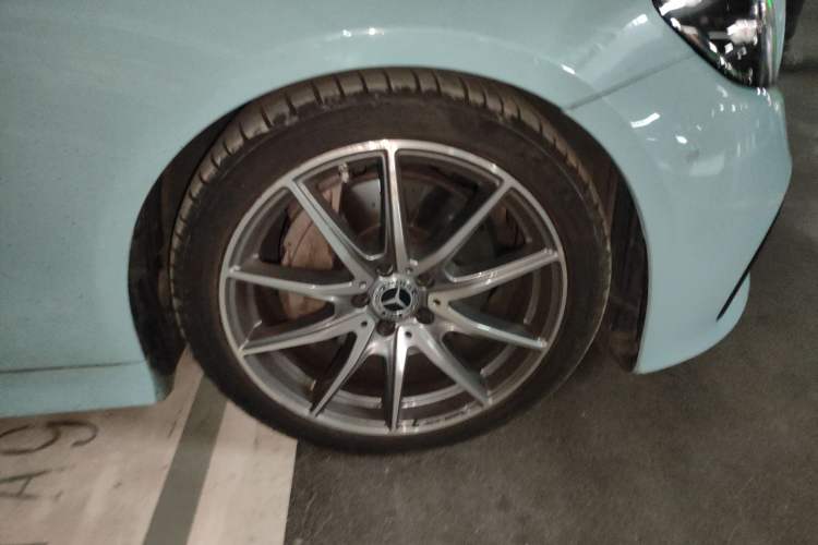 Used Mercedes-Benz E-Class 2021 Facelift E 260 Convertible Coupe Right Front Wheel Hub