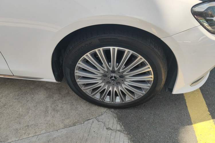 Used Mercedes-Benz E-Class 2021 E 300 L Stylish Model Right Front Wheel Hub