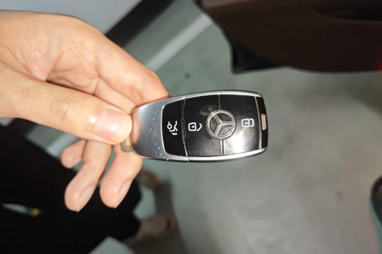 Used Mercedes-Benz E-Class 2021 Facelift E 300 L Stylish Edition Vehicle Key