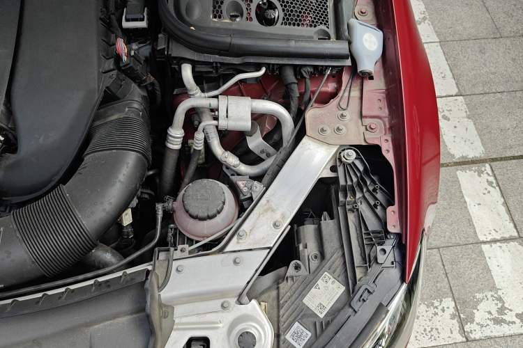 Used Mercedes-Benz E-Class 2021 E 260 Convertible Coupe Engine Bay Left