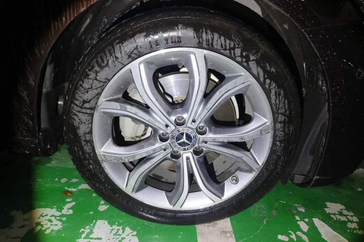 Used Mercedes-Benz E-Class 2021 E 300 L Sport Luxury Edition Right Front Wheel Hub
