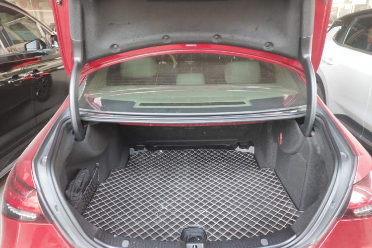 Used Mercedes-Benz E-Class 2021 Restyled E 300 L Sporty and Stylish Edition Trunk