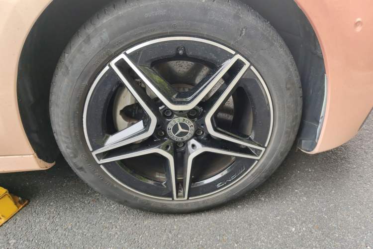 Used Mercedes-Benz E-Class 2021 Updated E 260 Fashion Sport Edition Right Front Wheel Hub